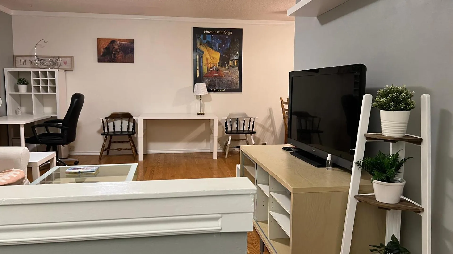 Апартаменты Luxurious 2Br Whole Main Level -Single House Калгари 0*,  Канада