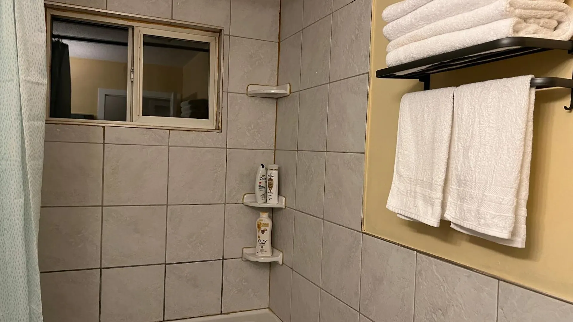 Апартаменты Luxurious 2Br Whole Main Level -Single House Калгари
