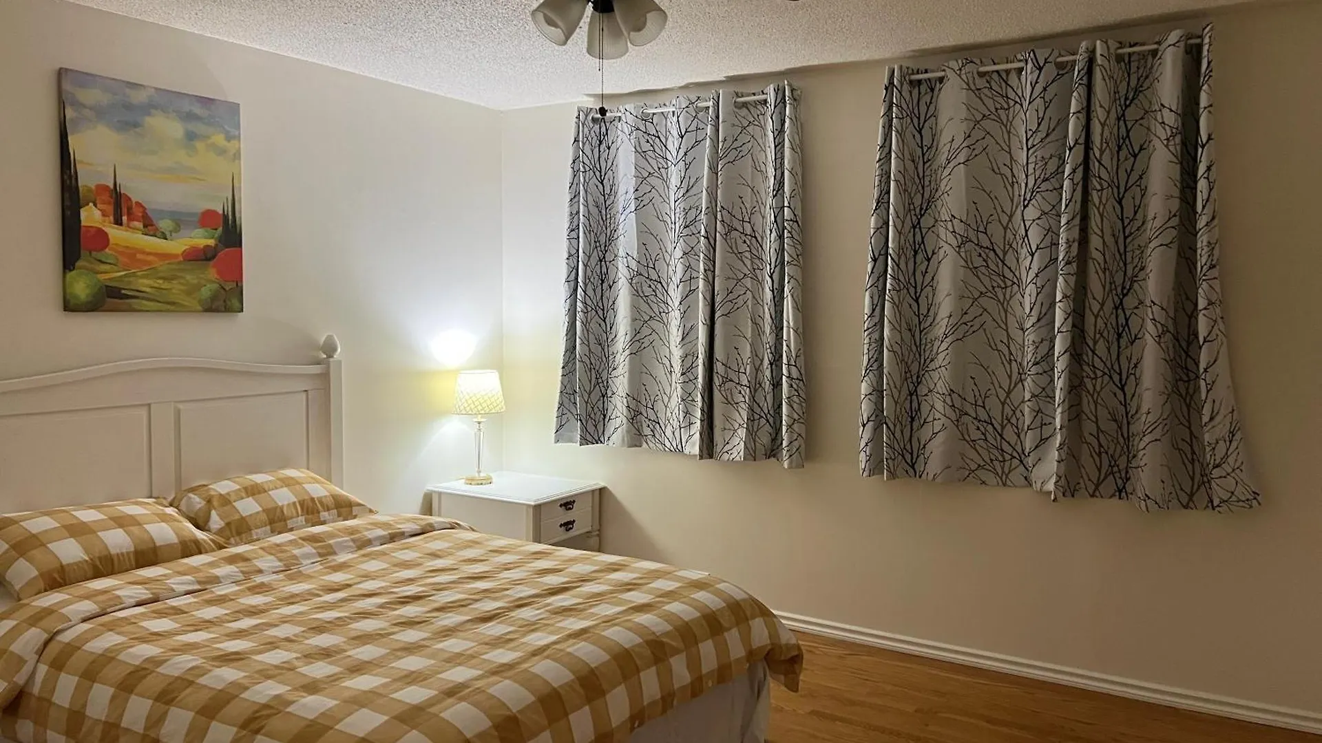 Luxurious 2Br Whole Main Level -Single House Apartment Calgary